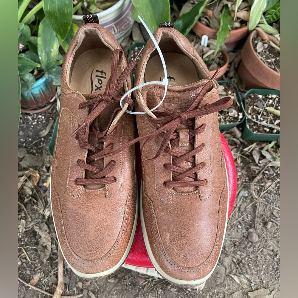 Flexi size 9 in men’s very comfortable and great for the active man